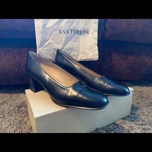 Ann Taylor Zoe Chunky Heel Dress Shoesin Midnight Black